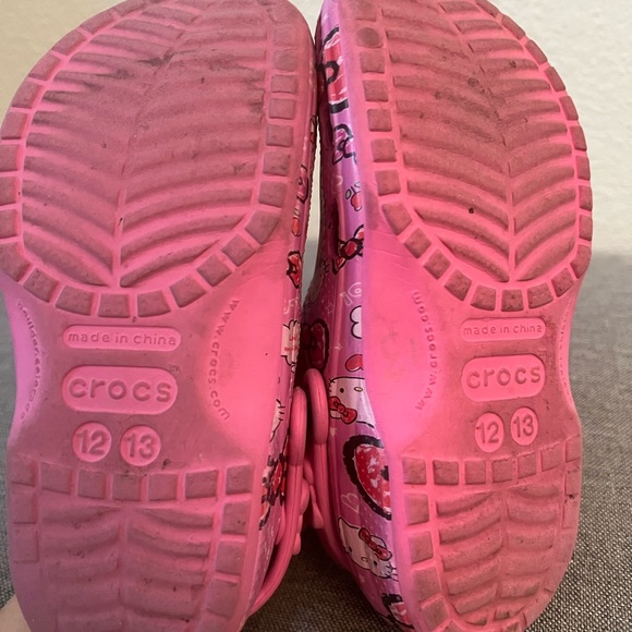 Hello Kitty Crocs - Picture 3 of 3